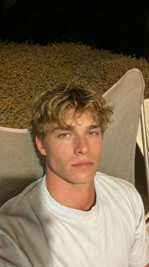 Jax – artistic AI boyfriend for creative and passionate chat